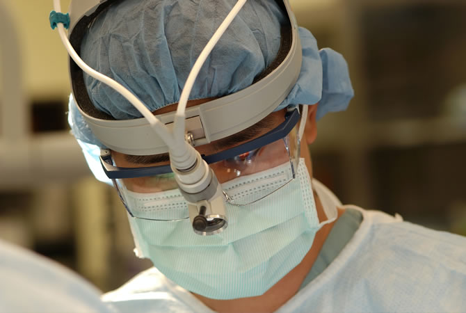 chirurgo operazione urologica